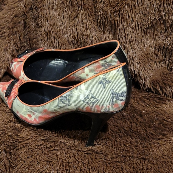 Louis Vuitton Women multi color heels - Picture 2 of 5